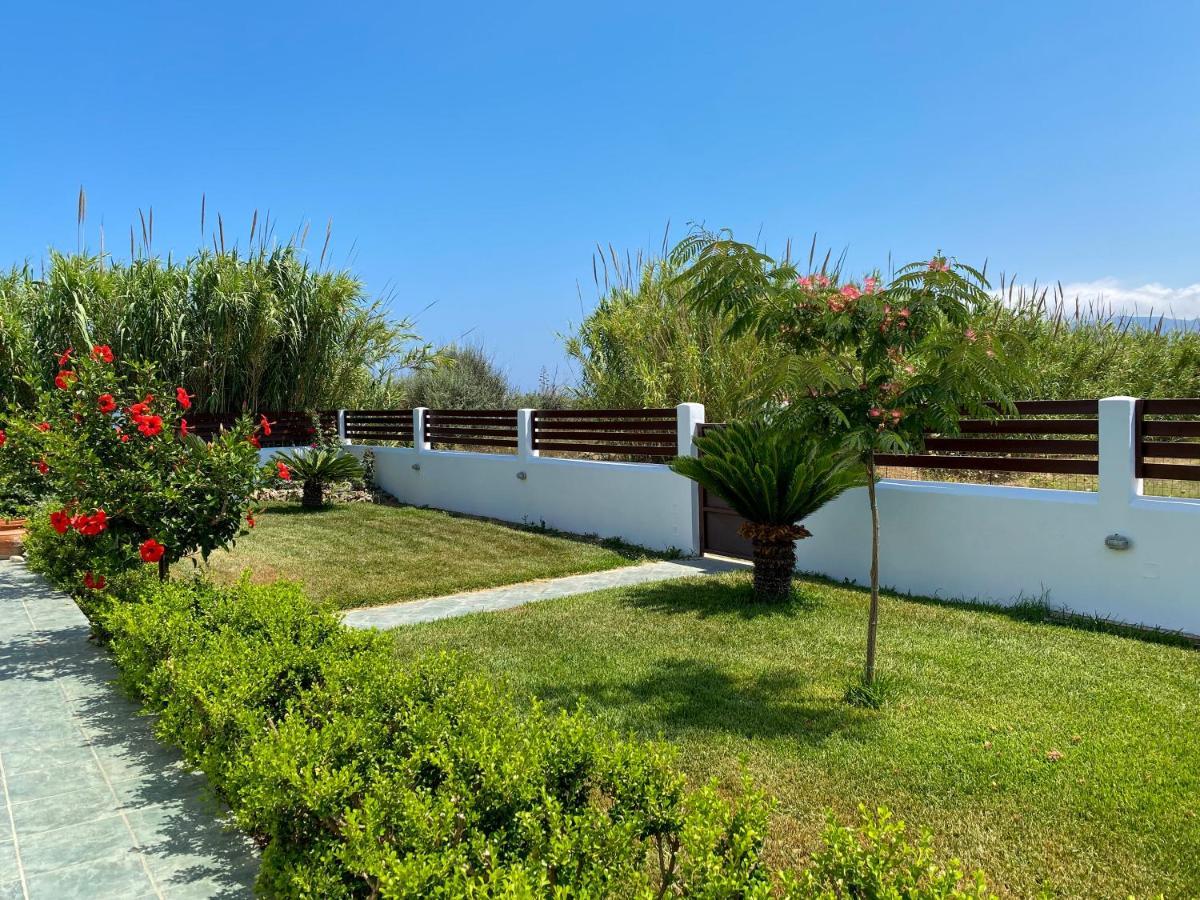 Luxury 3Br Sunrise Villa , Seaside Gyrismata Скирос Экстерьер фото